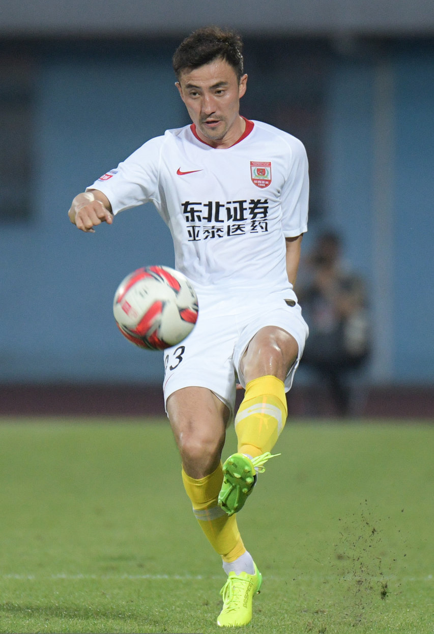 亚泰客场告负，战绩不佳，降至榜尾的简单介绍