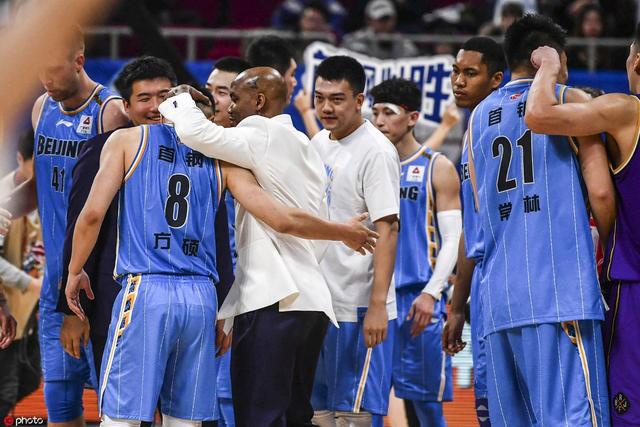 包含中国篮球盛事再掀热潮，球迷热情高涨的词条