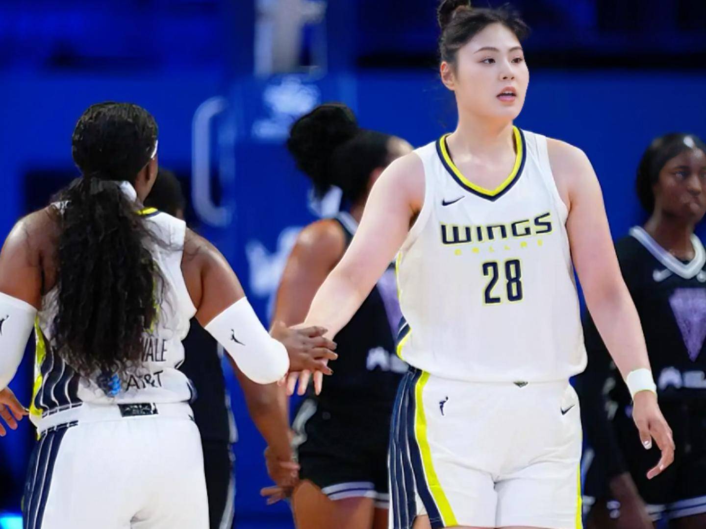 包含阿扎伦卡在西班牙队比赛中连败，大胜引发热议！的词条