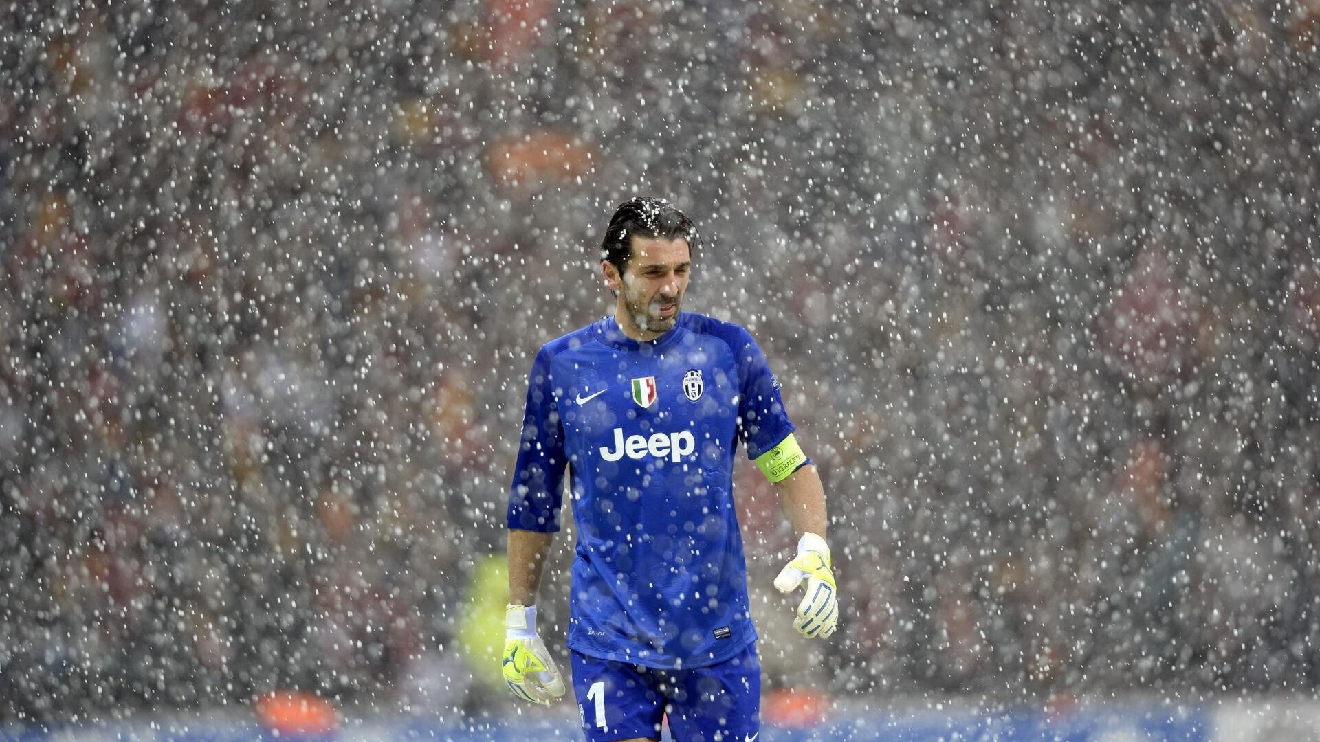 险胜首场状态出色，巴塞罗那观众沸腾！萨拉赫重返赛场赢得满堂喝彩